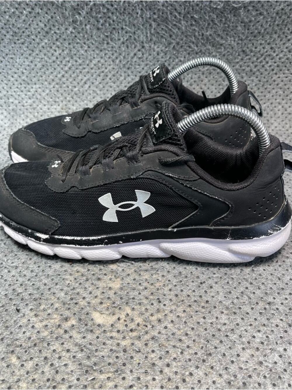 Under Armour Charged Assert Black Running Shoes Size 7 Men’s